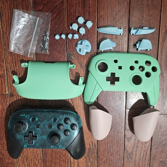 Pro Controller with Mod Kit - Picture 2 of 4